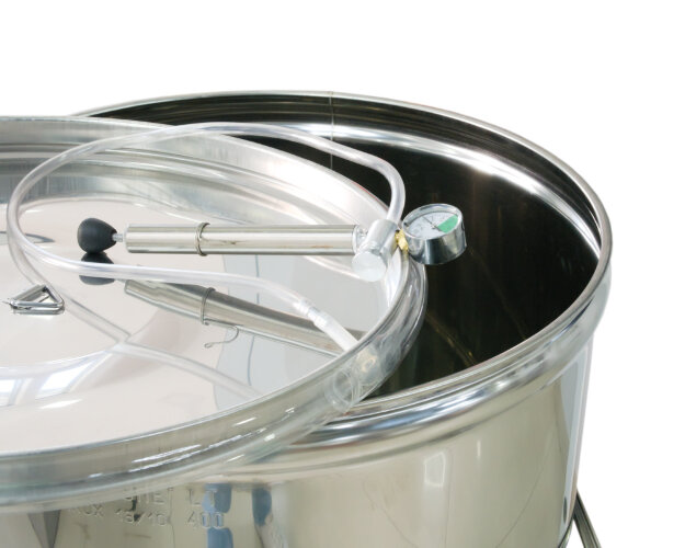 Ёмкость с пневмо и пылезащитной крышкой 