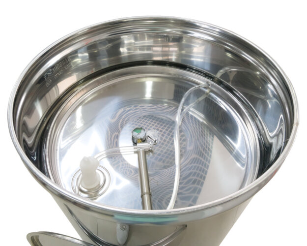 Ёмкость с пневмо и пылезащитной крышкой 